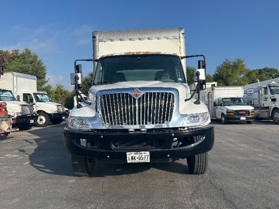 Medium Duty Box Truck-Light and Medium Duty Trucks-International-2019-4300LP-San Antonio-TX-222,394\n\t\tmiles-$ 27,500 - Image 2