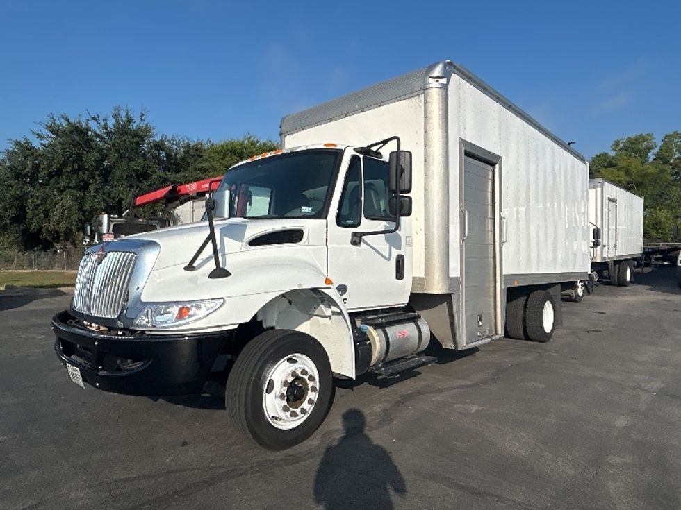 Medium Duty Box Truck-Light and Medium Duty Trucks-International-2019-4300LP-San Antonio-TX-222,394\n\t\tmiles-$ 27,500 - Image 3