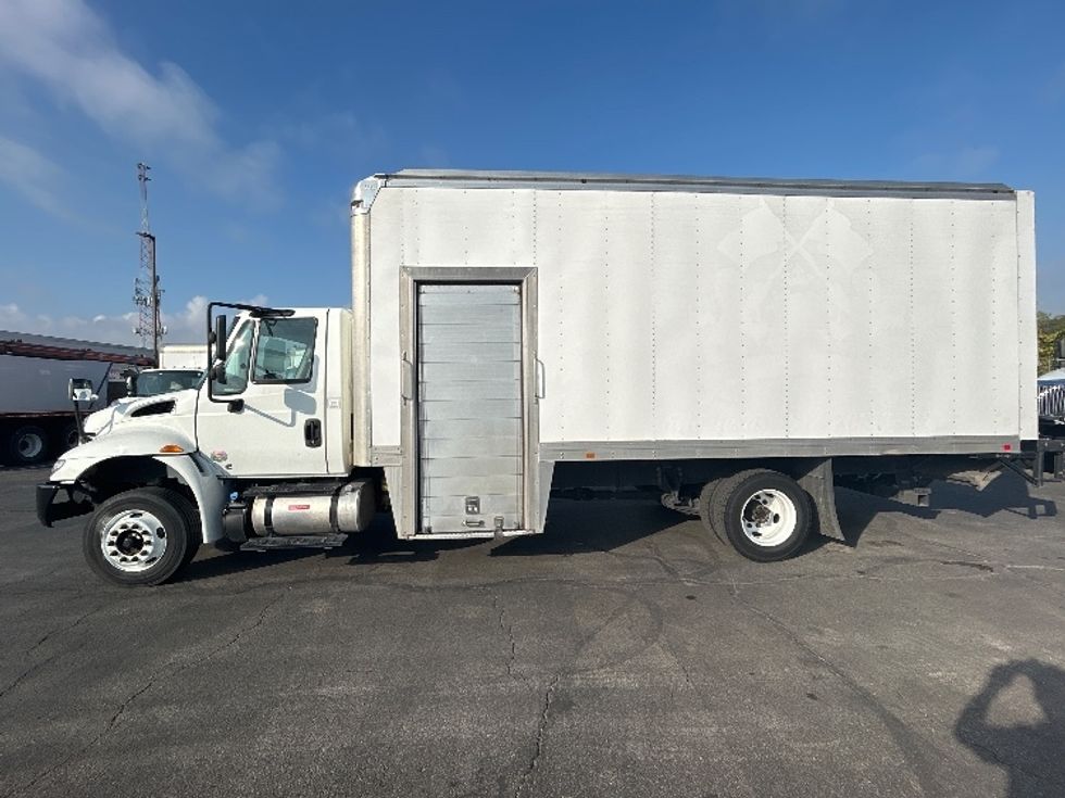 Medium Duty Box Truck-Light and Medium Duty Trucks-International-2019-4300LP-San Antonio-TX-222,394\n\t\tmiles-$ 27,500 - Image 4
