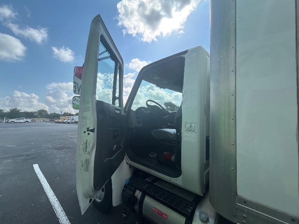 Medium Duty Box Truck-Light and Medium Duty Trucks-International-2019-4300LP-San Antonio-TX-222,394\n\t\tmiles-$ 27,500 - Image 16
