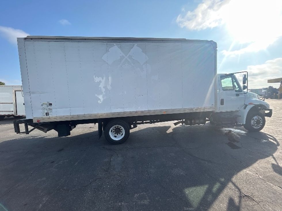 Medium Duty Box Truck-Light and Medium Duty Trucks-International-2019-4300LP-San Antonio-TX-222,394\n\t\tmiles-$ 27,500 - Image 15