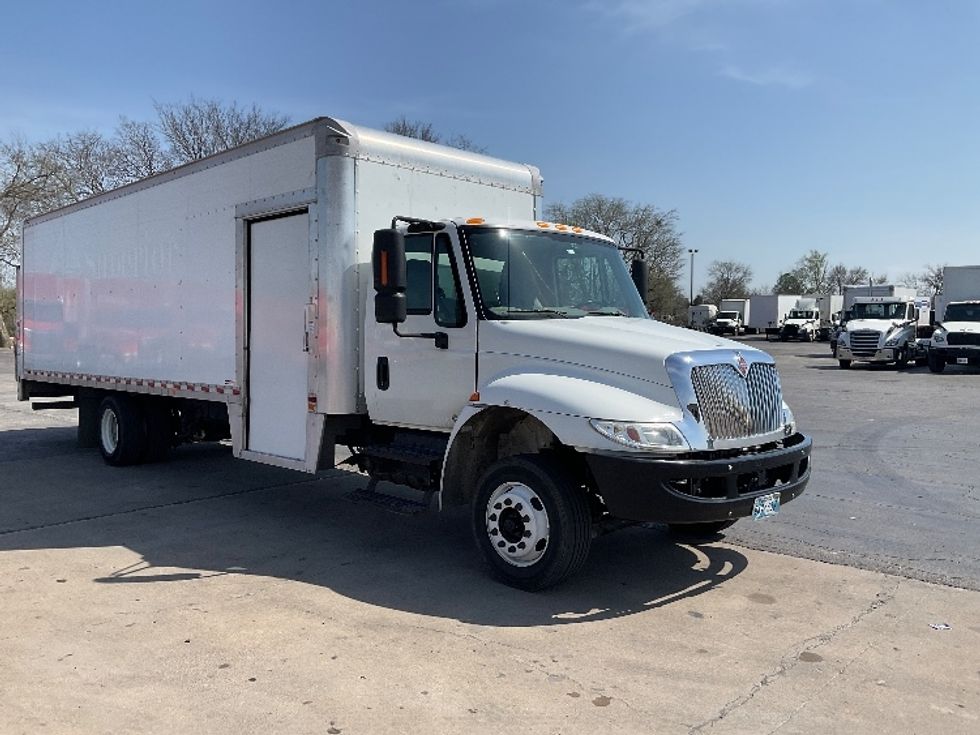 Medium Duty Box Truck-Light and Medium Duty Trucks-International-2019-4300LP-Tulsa-OK-105,464\n\t\tmiles-$ 54,500 - Image 1