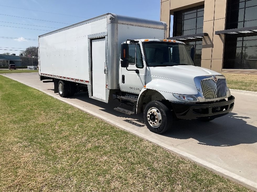 Medium Duty Box Truck-Light and Medium Duty Trucks-International-2019-4300LP-Tulsa-OK-120,006\n\t\tmiles-$ 53,000 - Image 1