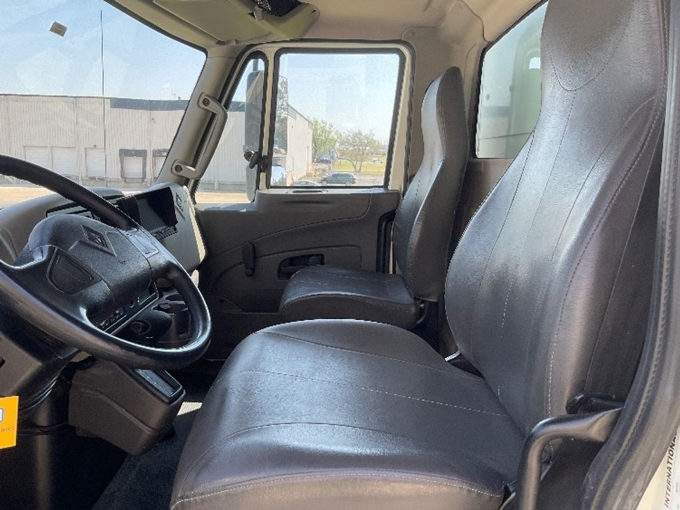 Medium Duty Box Truck-Light and Medium Duty Trucks-International-2019-4300LP-Tulsa-OK-120,006\n\t\tmiles-$ 53,000 - Image 19