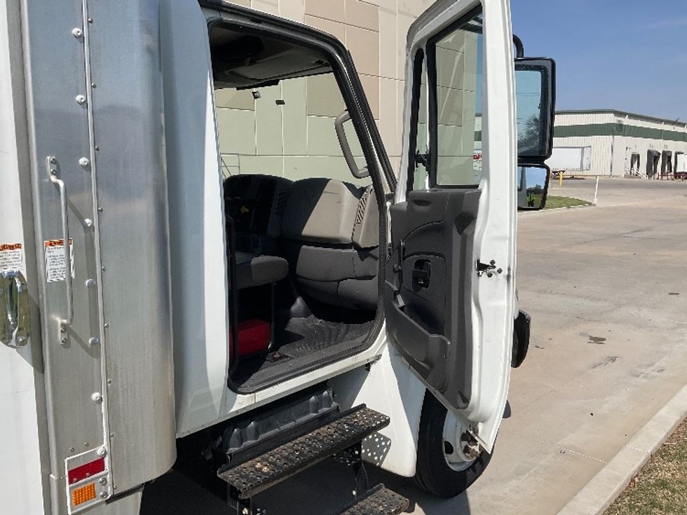 Medium Duty Box Truck-Light and Medium Duty Trucks-International-2019-4300LP-Tulsa-OK-120,006\n\t\tmiles-$ 53,000 - Image 20