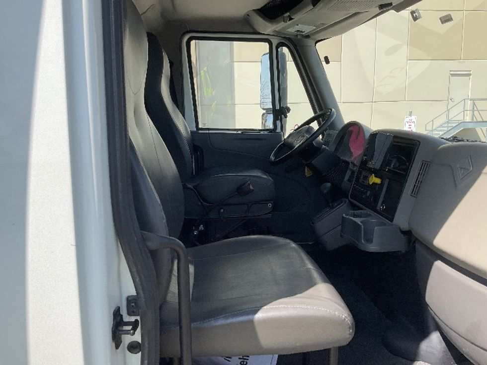 Medium Duty Box Truck-Light and Medium Duty Trucks-International-2019-4300LP-Tulsa-OK-120,006\n\t\tmiles-$ 53,000 - Image 22