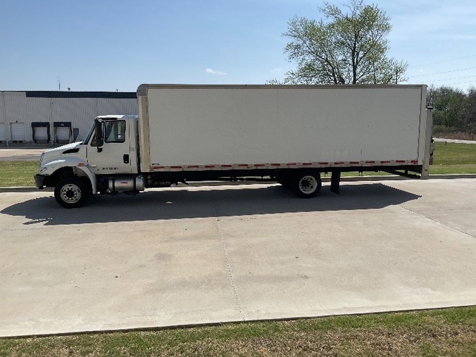 Medium Duty Box Truck-Light and Medium Duty Trucks-International-2019-4300LP-Tulsa-OK-120,006\n\t\tmiles-$ 53,000 - Image 4