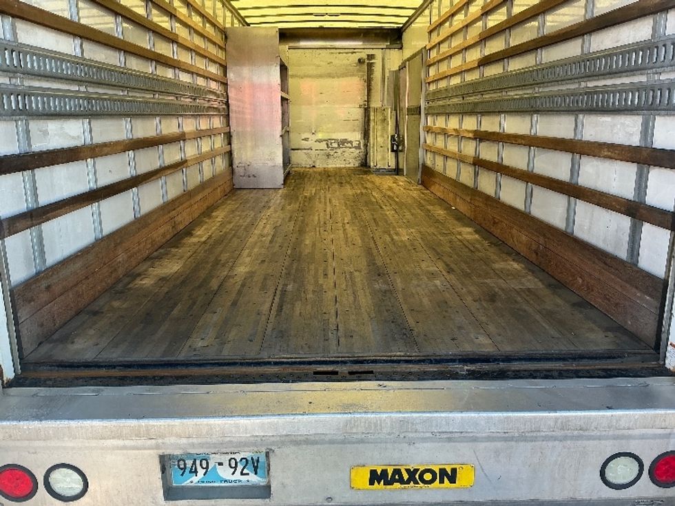 Medium Duty Box Truck-Light and Medium Duty Trucks-International-2019-4300LP-Tulsa-OK-273,720\n\t\tmiles-$ 31,000 - Image 10