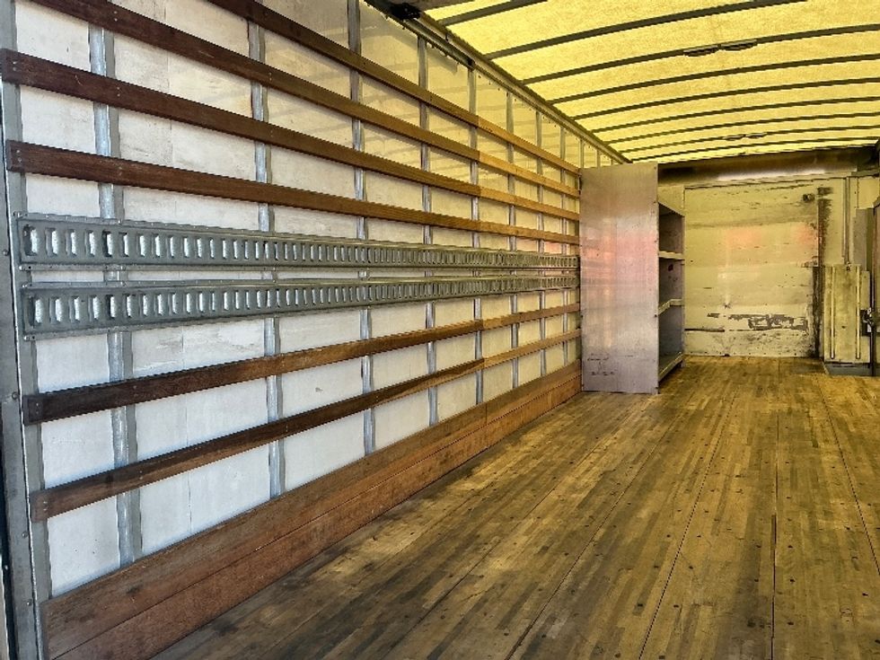 Medium Duty Box Truck-Light and Medium Duty Trucks-International-2019-4300LP-Tulsa-OK-273,720\n\t\tmiles-$ 31,000 - Image 11