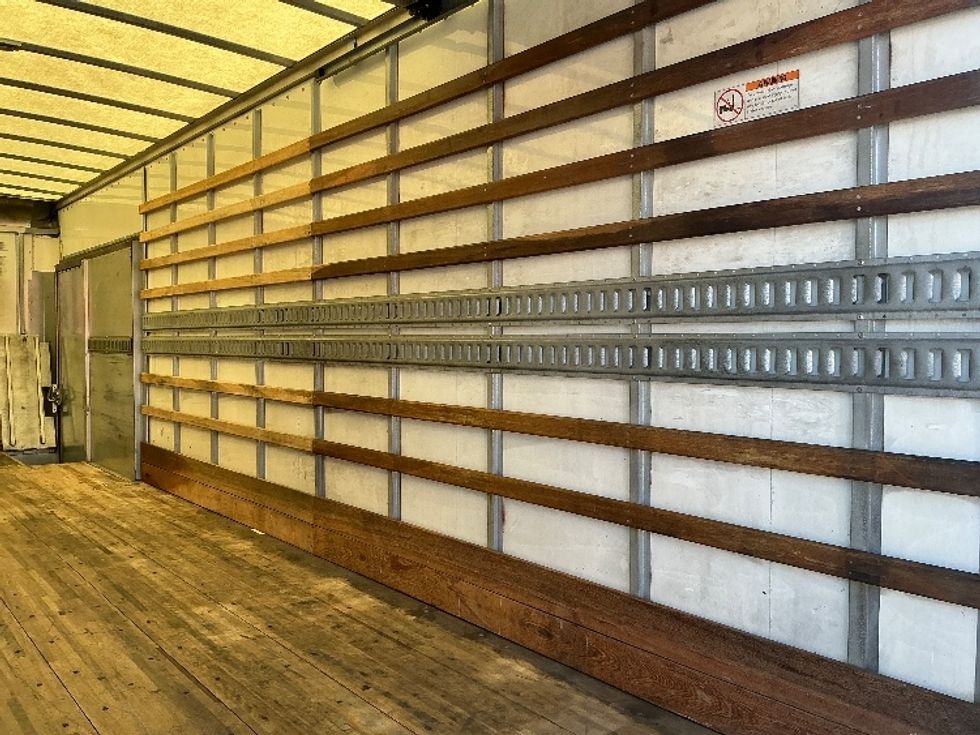 Medium Duty Box Truck-Light and Medium Duty Trucks-International-2019-4300LP-Tulsa-OK-273,720\n\t\tmiles-$ 31,000 - Image 12