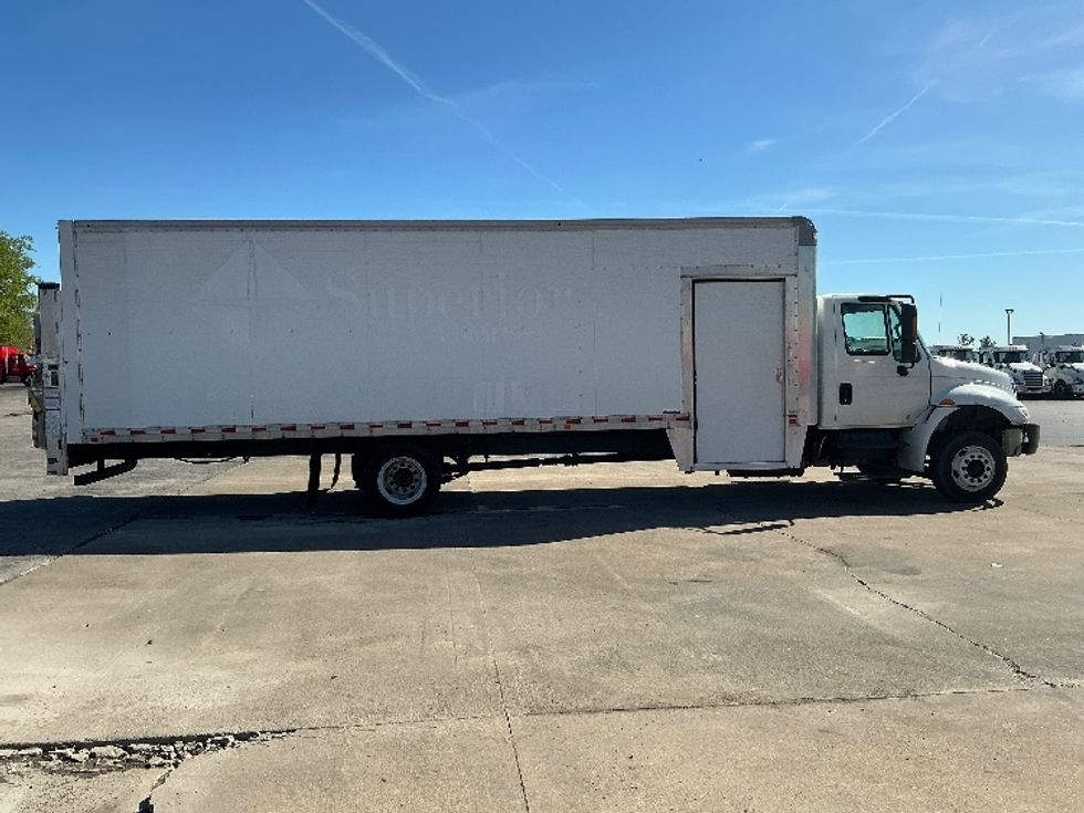 Medium Duty Box Truck-Light and Medium Duty Trucks-International-2019-4300LP-Tulsa-OK-273,720\n\t\tmiles-$ 31,000 - Image 15