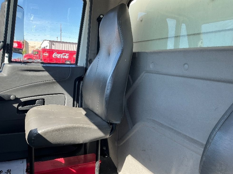 Medium Duty Box Truck-Light and Medium Duty Trucks-International-2019-4300LP-Tulsa-OK-273,720\n\t\tmiles-$ 31,000 - Image 19