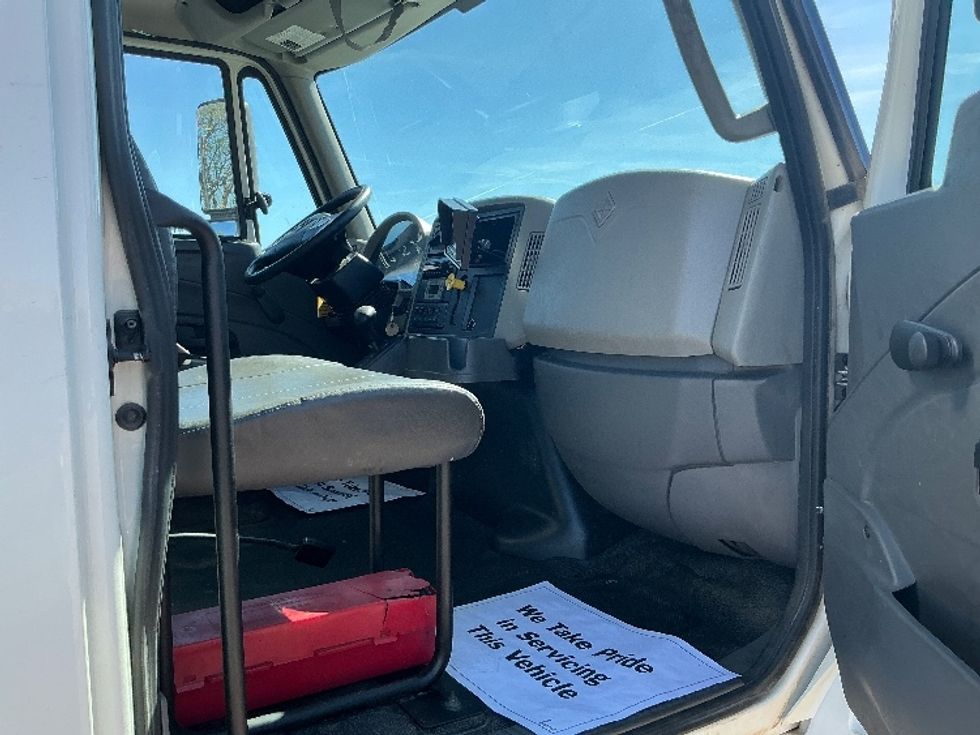Medium Duty Box Truck-Light and Medium Duty Trucks-International-2019-4300LP-Tulsa-OK-273,720\n\t\tmiles-$ 31,000 - Image 20