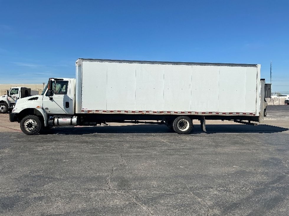 Medium Duty Box Truck-Light and Medium Duty Trucks-International-2019-4300LP-Tulsa-OK-273,720\n\t\tmiles-$ 31,000 - Image 4