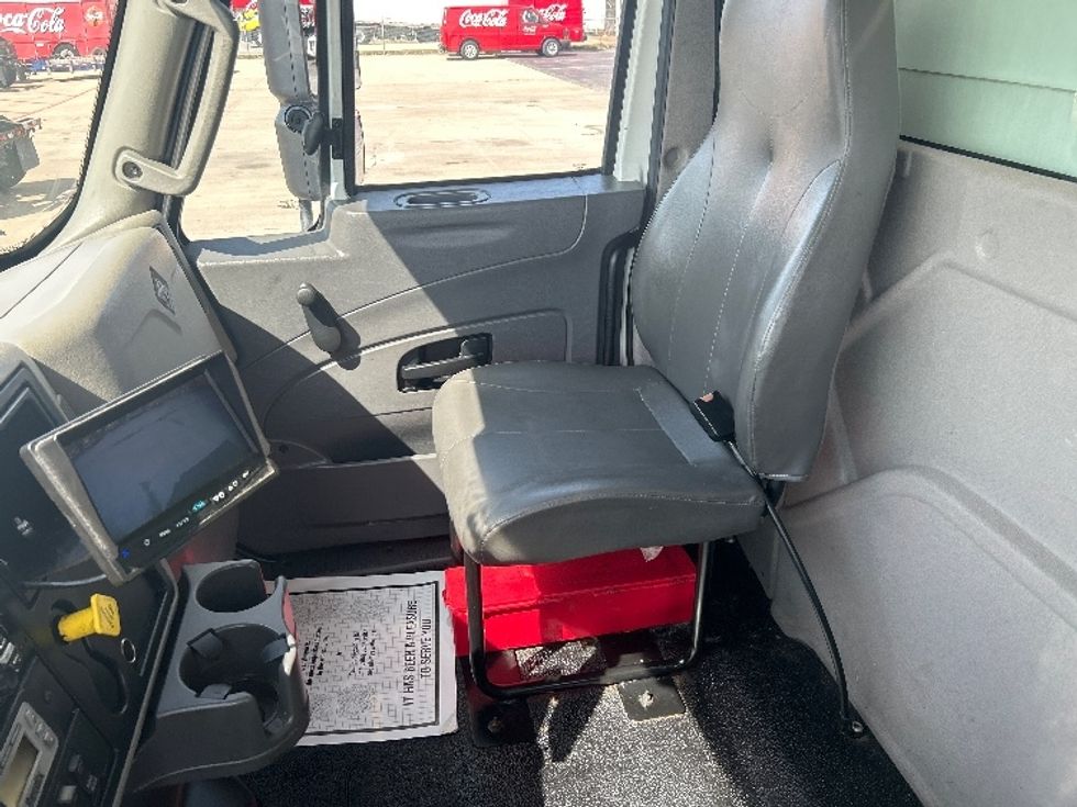 Medium Duty Box Truck-Light and Medium Duty Trucks-International-2019-4300LP-Tulsa-OK-73,902\n\t\tmiles-$ 57,500 - Image 19