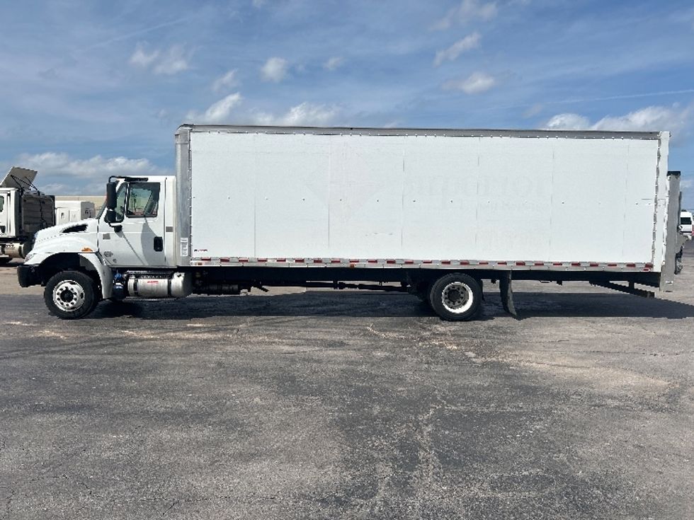 Medium Duty Box Truck-Light and Medium Duty Trucks-International-2019-4300LP-Tulsa-OK-73,902\n\t\tmiles-$ 57,500 - Image 4