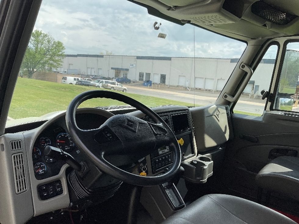 Medium Duty Box Truck-Light and Medium Duty Trucks-International-2019-4300LP-Tulsa-OK-88,760\n\t\tmiles-$ 56,000 - Image 17