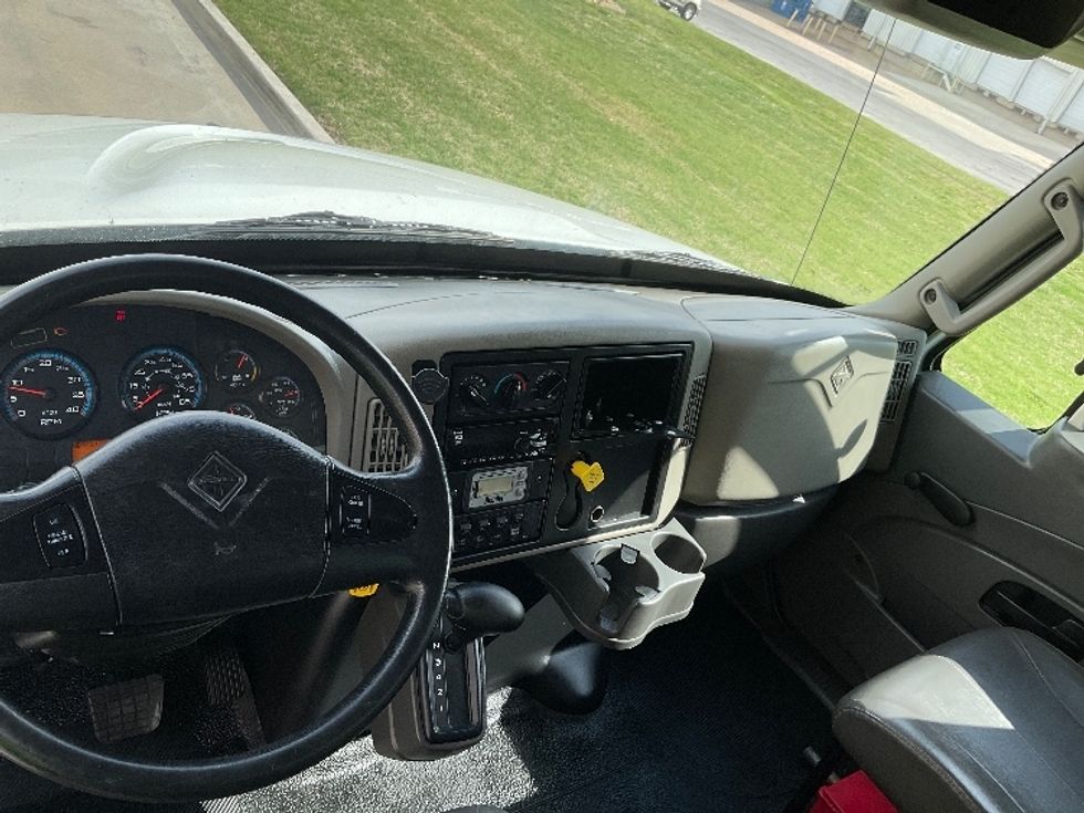 Medium Duty Box Truck-Light and Medium Duty Trucks-International-2019-4300LP-Tulsa-OK-88,760\n\t\tmiles-$ 56,000 - Image 18