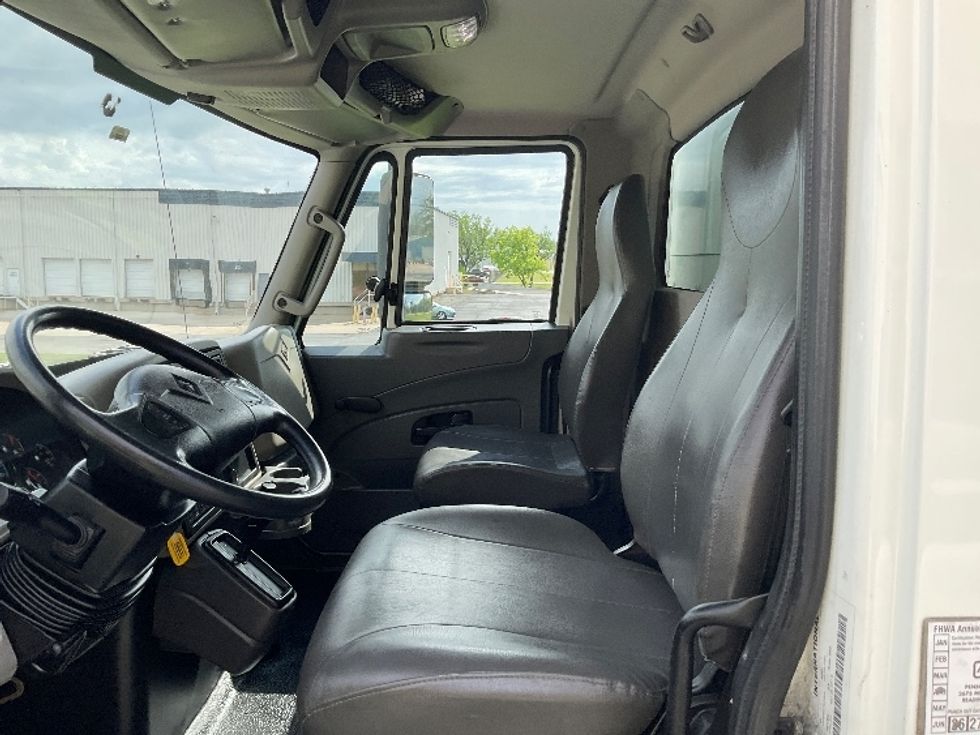 Medium Duty Box Truck-Light and Medium Duty Trucks-International-2019-4300LP-Tulsa-OK-88,760\n\t\tmiles-$ 56,000 - Image 19