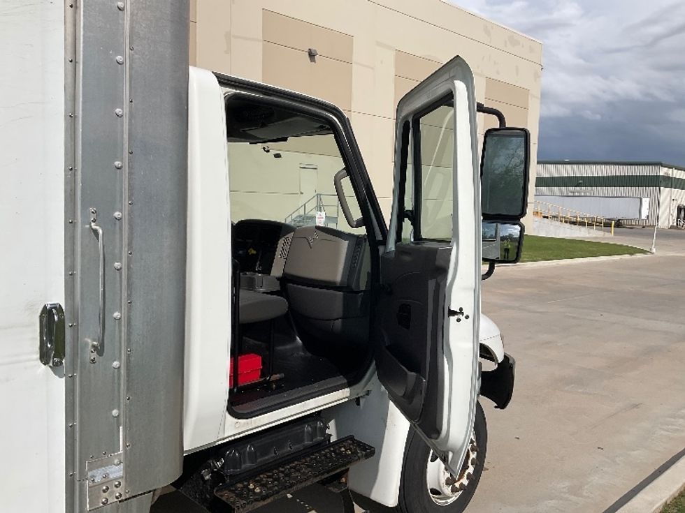Medium Duty Box Truck-Light and Medium Duty Trucks-International-2019-4300LP-Tulsa-OK-88,760\n\t\tmiles-$ 56,000 - Image 20