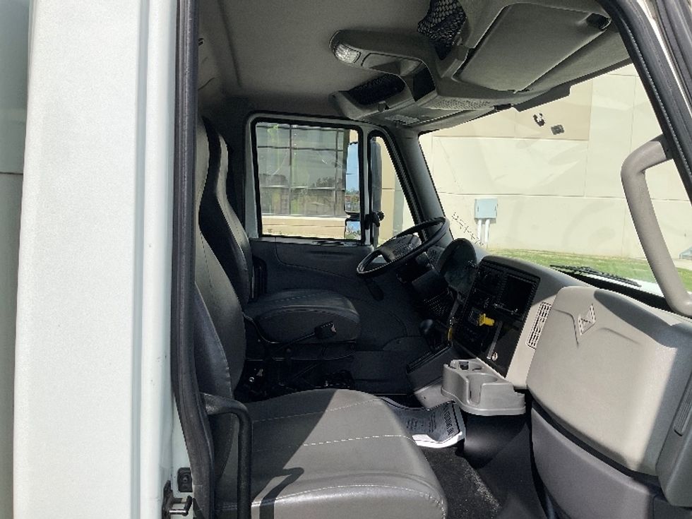 Medium Duty Box Truck-Light and Medium Duty Trucks-International-2019-4300LP-Tulsa-OK-88,760\n\t\tmiles-$ 56,000 - Image 22