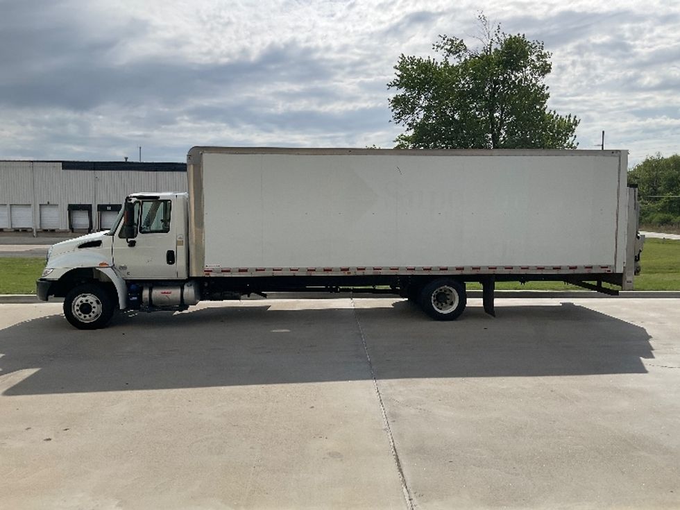 Medium Duty Box Truck-Light and Medium Duty Trucks-International-2019-4300LP-Tulsa-OK-88,760\n\t\tmiles-$ 56,000 - Image 4