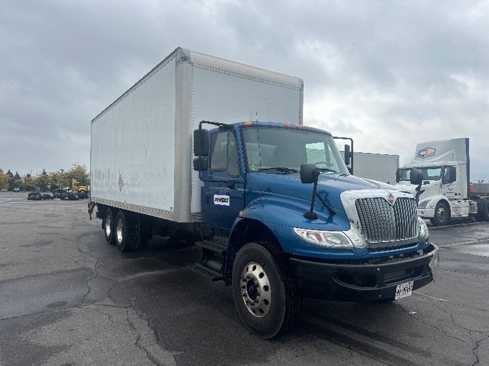 Medium Duty Box Truck-Light and Medium Duty Trucks-International-2019-4400-Brampton-ON-247,186\n\t\tkm-$ 82,250 - Image 1