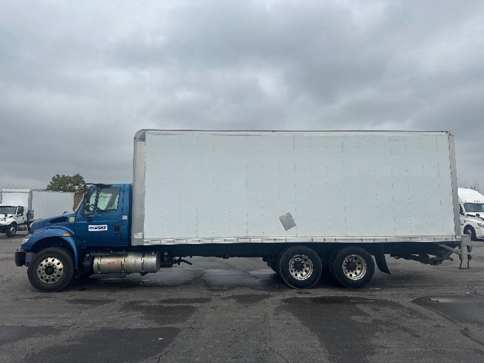 Medium Duty Box Truck-Light and Medium Duty Trucks-International-2019-4400-Brampton-ON-247,186\n\t\tkm-$ 82,250 - Image 4