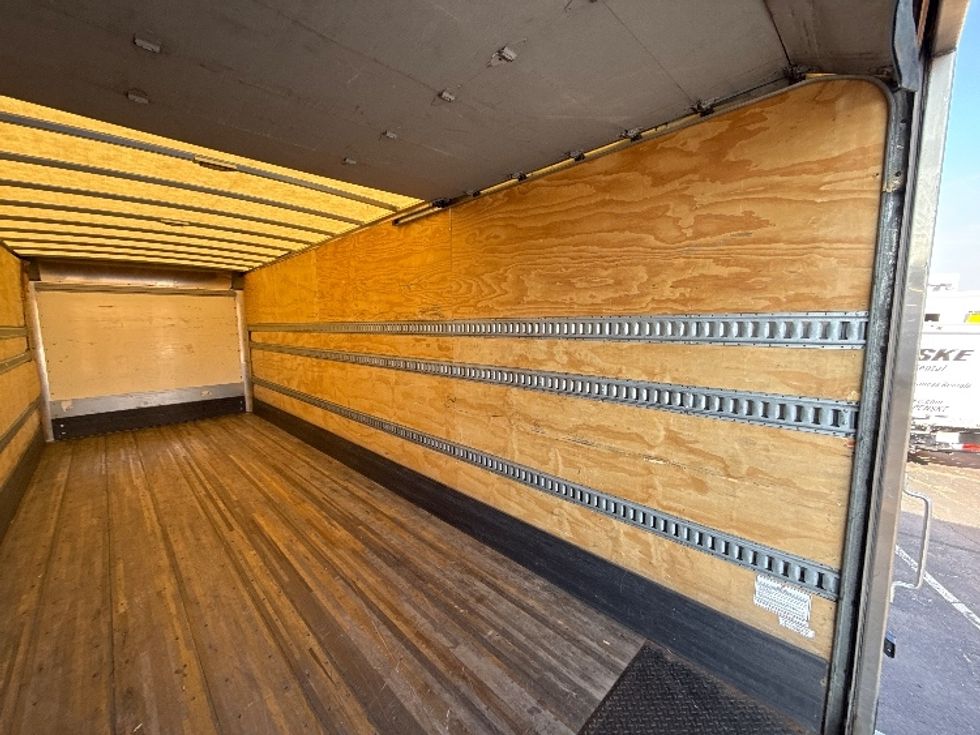 Medium Duty Box Truck-Light and Medium Duty Trucks-International-2019-MV607-Baltimore-MD-113,684\n\t\tmiles-$ 53,750 - Image 12