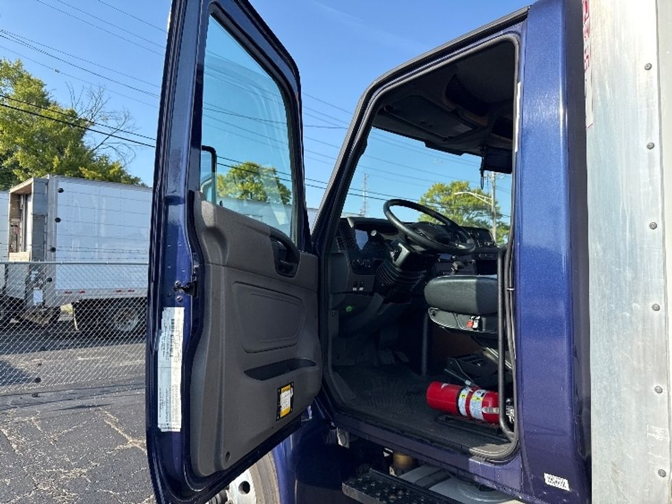 Medium Duty Box Truck-Light and Medium Duty Trucks-International-2019-MV607-Baltimore-MD-113,684\n\t\tmiles-$ 53,750 - Image 17