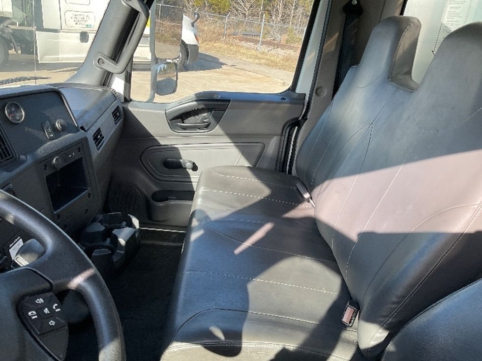 Medium Duty Box Truck-Light and Medium Duty Trucks-International-2019-MV607-Bowling Green-KY-106,451\n\t\tmiles-$ 52,250 - Image 19