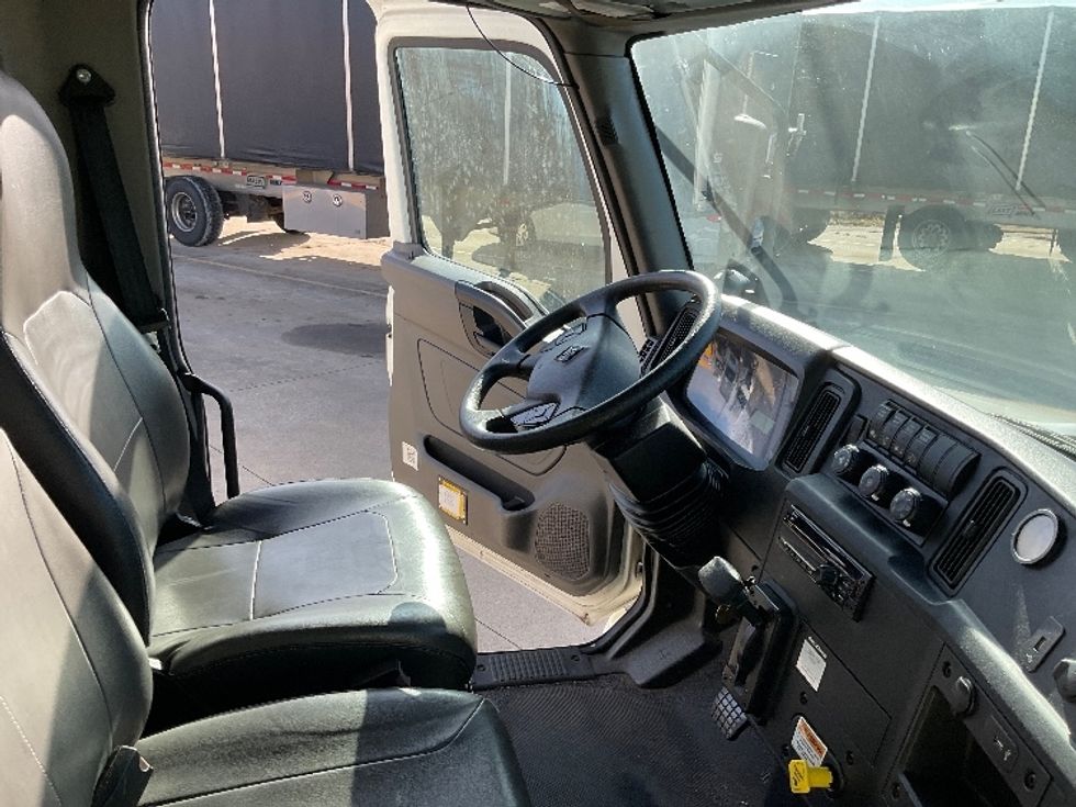 Medium Duty Box Truck-Light and Medium Duty Trucks-International-2019-MV607-Bowling Green-KY-106,451\n\t\tmiles-$ 52,250 - Image 22