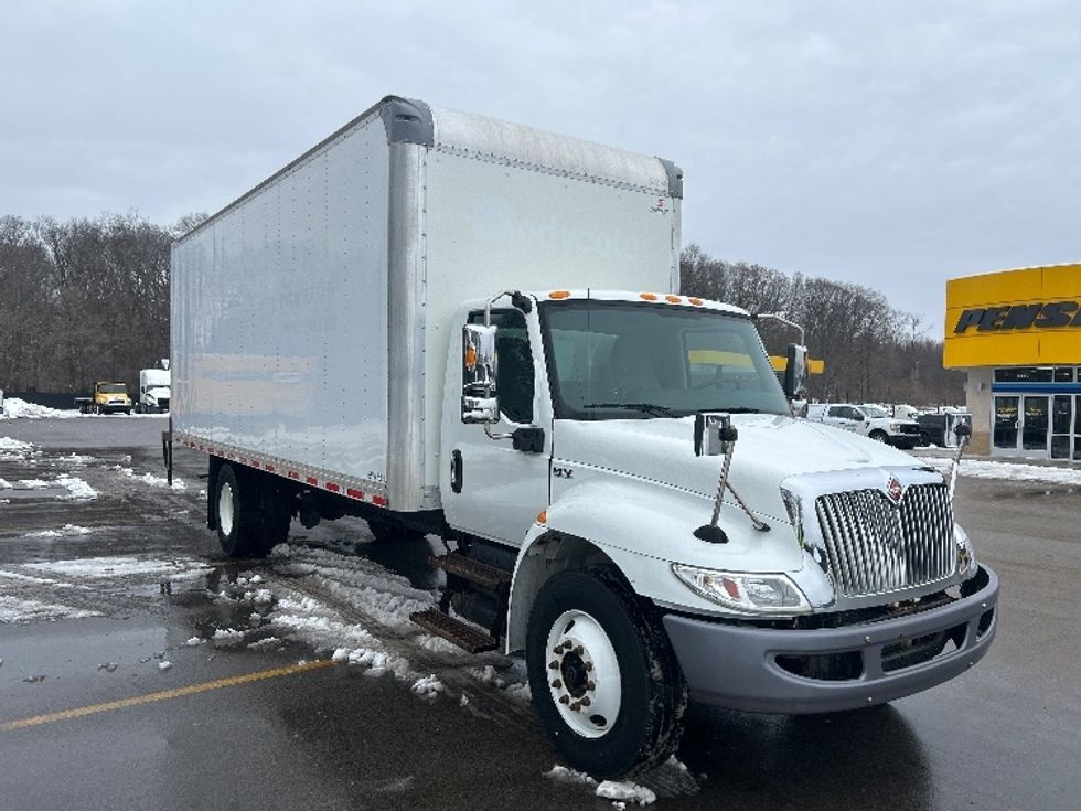 Medium Duty Box Truck-Light and Medium Duty Trucks-International-2019-MV607-Byron Center-MI-161,735\n\t\tmiles-$ 38,750 - Image 1