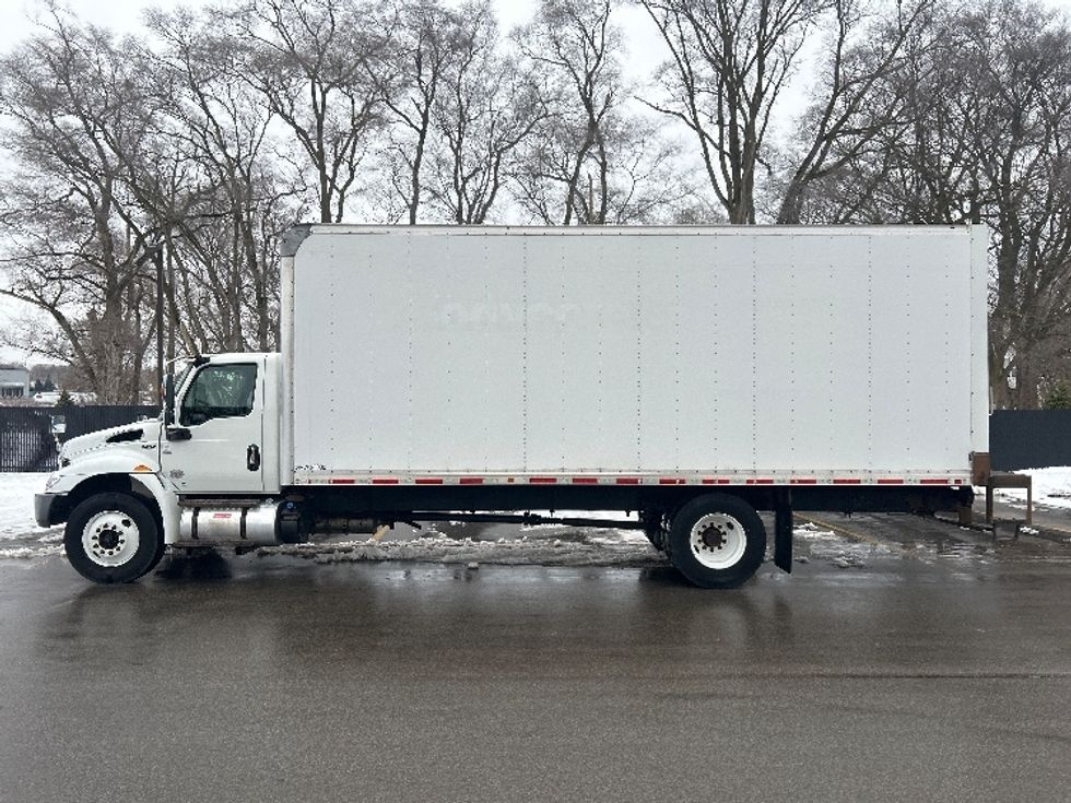 Medium Duty Box Truck-Light and Medium Duty Trucks-International-2019-MV607-Byron Center-MI-161,735\n\t\tmiles-$ 38,750 - Image 4