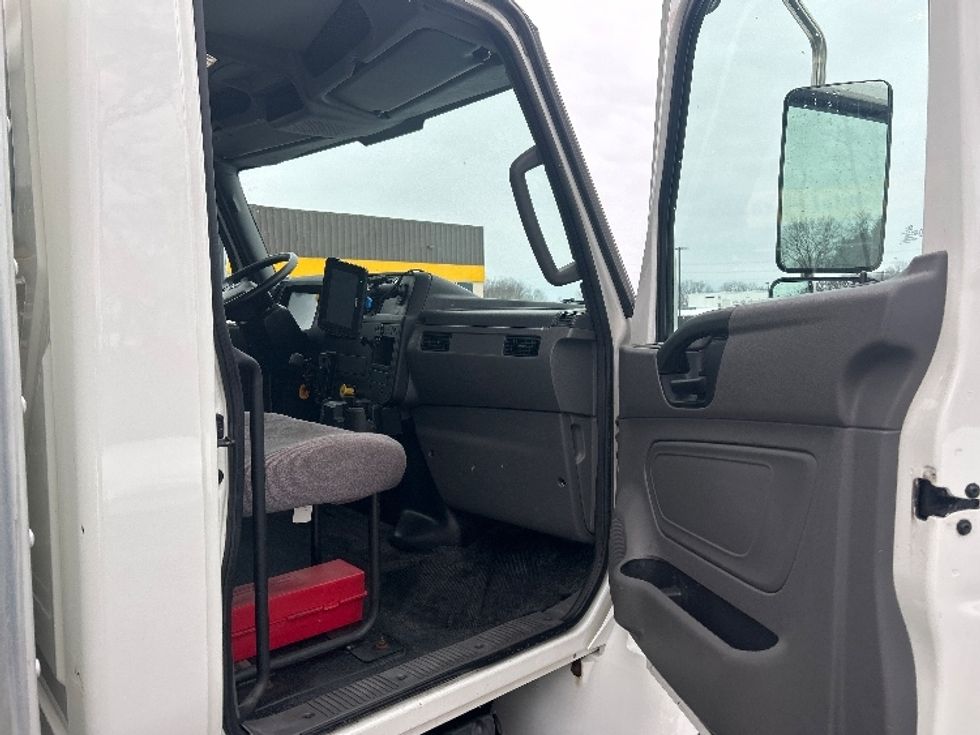Medium Duty Box Truck-Light and Medium Duty Trucks-International-2019-MV607-Byron Center-MI-161,735\n\t\tmiles-$ 38,750 - Image 19