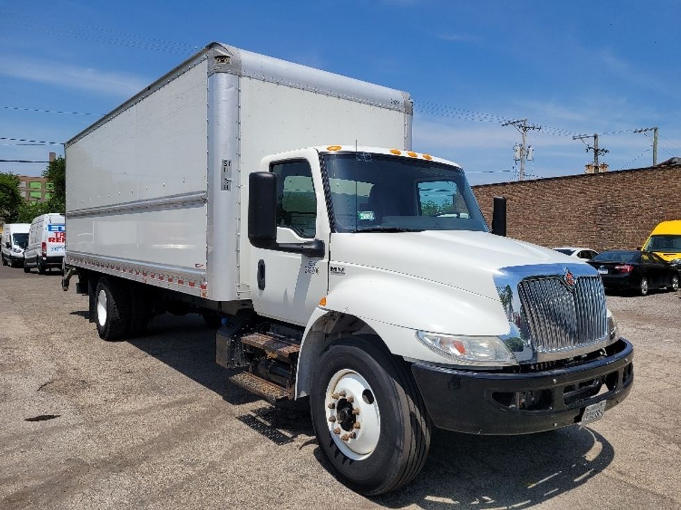 Medium Duty Box Truck-Light and Medium Duty Trucks-International-2019-MV607-Chicago (Melrose Park)-IL-151,378\n\t\tmiles-$ 51,000 - Image 1