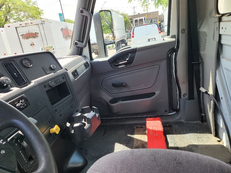 Medium Duty Box Truck-Light and Medium Duty Trucks-International-2019-MV607-Chicago (Melrose Park)-IL-151,378\n\t\tmiles-$ 51,000 - Image 19