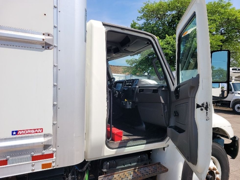 Medium Duty Box Truck-Light and Medium Duty Trucks-International-2019-MV607-Chicago (Melrose Park)-IL-151,378\n\t\tmiles-$ 51,000 - Image 20