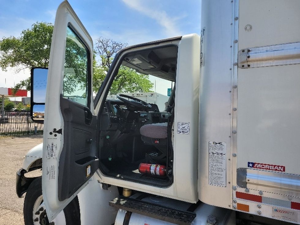 Medium Duty Box Truck-Light and Medium Duty Trucks-International-2019-MV607-Chicago (Melrose Park)-IL-151,378\n\t\tmiles-$ 51,000 - Image 16