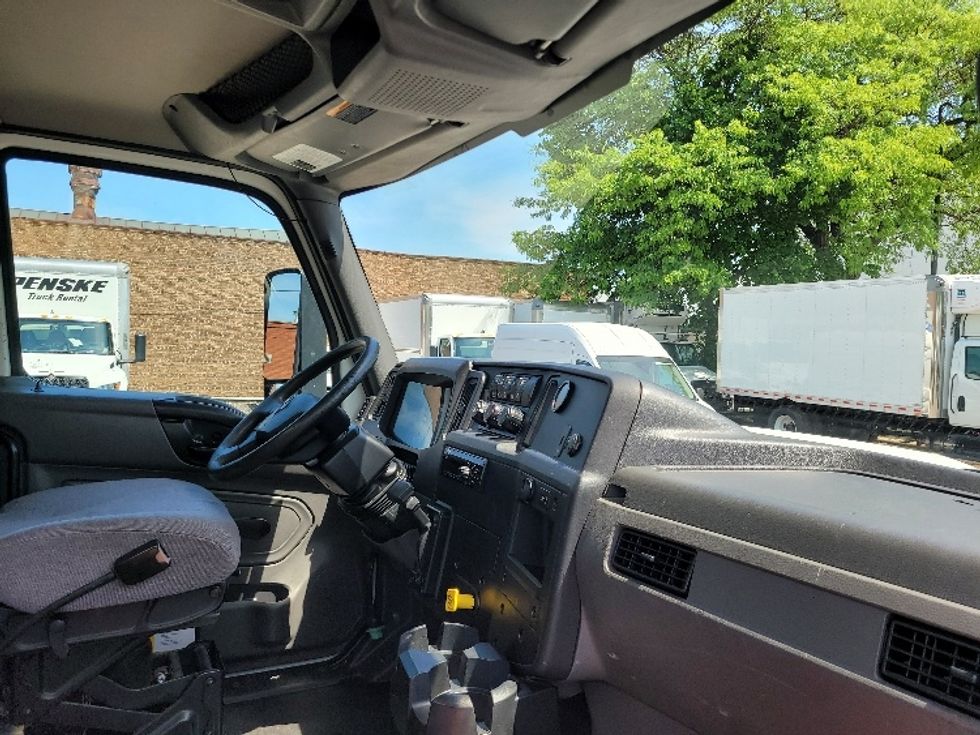 Medium Duty Box Truck-Light and Medium Duty Trucks-International-2019-MV607-Chicago (Melrose Park)-IL-151,378\n\t\tmiles-$ 51,000 - Image 22