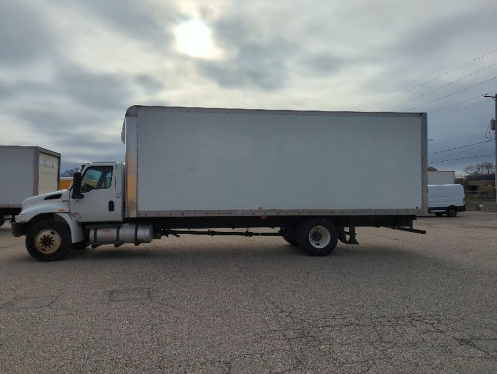 Medium Duty Box Truck-Light and Medium Duty Trucks-International-2019-MV607-Comstock Park-MI-341,060\n\t\tmiles-$ 20,500 - Image 4