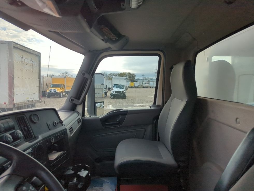 Medium Duty Box Truck-Light and Medium Duty Trucks-International-2019-MV607-Comstock Park-MI-341,060\n\t\tmiles-$ 20,500 - Image 19