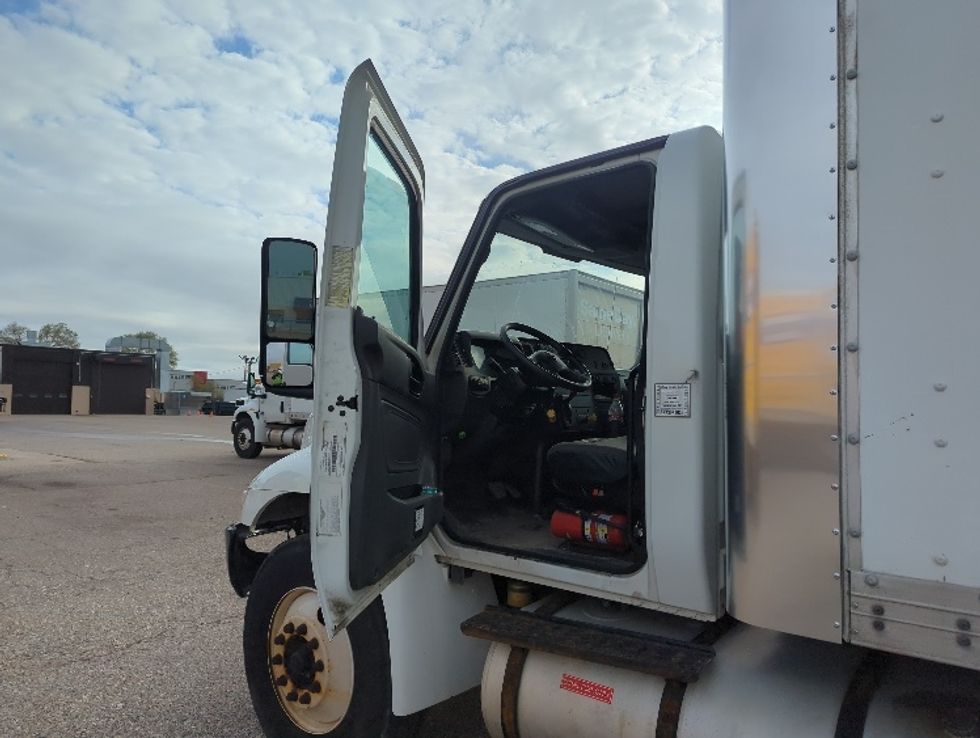 Medium Duty Box Truck-Light and Medium Duty Trucks-International-2019-MV607-Comstock Park-MI-341,060\n\t\tmiles-$ 20,500 - Image 16