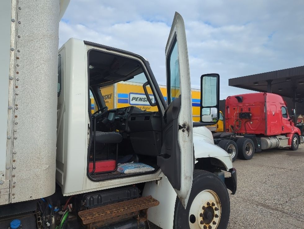 Medium Duty Box Truck-Light and Medium Duty Trucks-International-2019-MV607-Comstock Park-MI-341,060\n\t\tmiles-$ 20,500 - Image 20