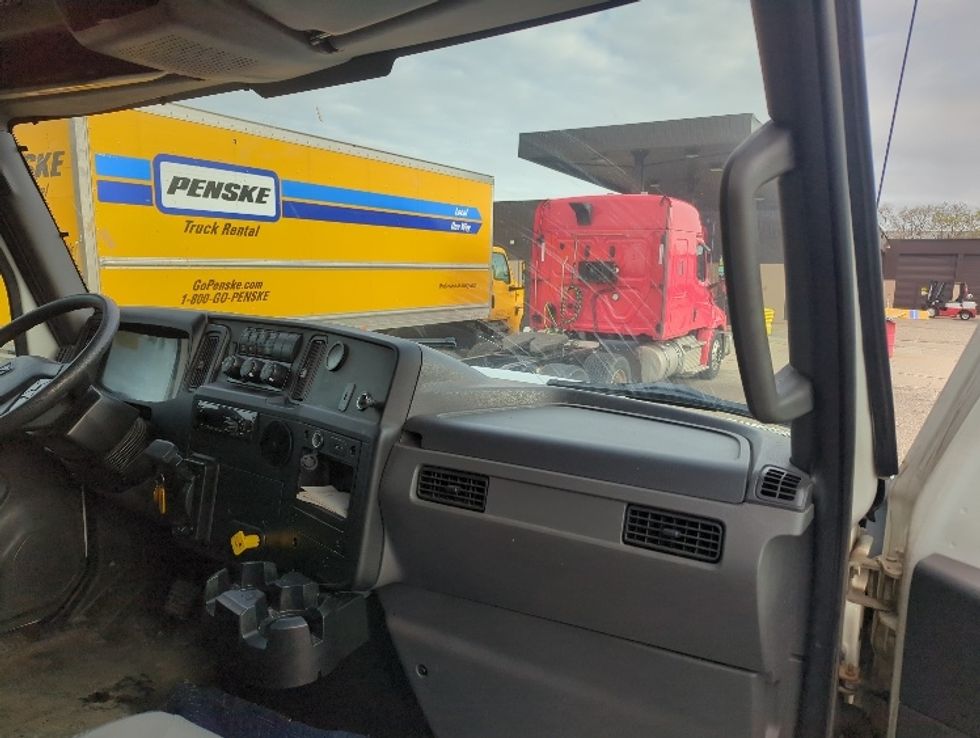 Medium Duty Box Truck-Light and Medium Duty Trucks-International-2019-MV607-Comstock Park-MI-341,060\n\t\tmiles-$ 20,500 - Image 21