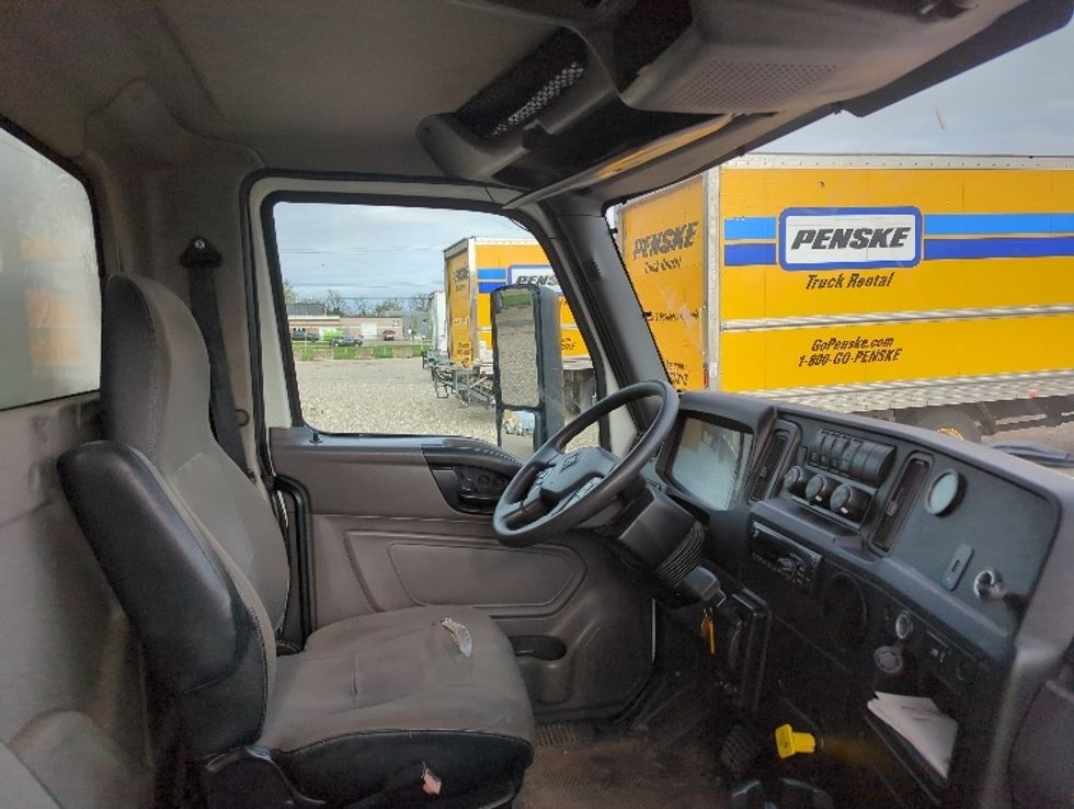 Medium Duty Box Truck-Light and Medium Duty Trucks-International-2019-MV607-Comstock Park-MI-341,060\n\t\tmiles-$ 20,500 - Image 22