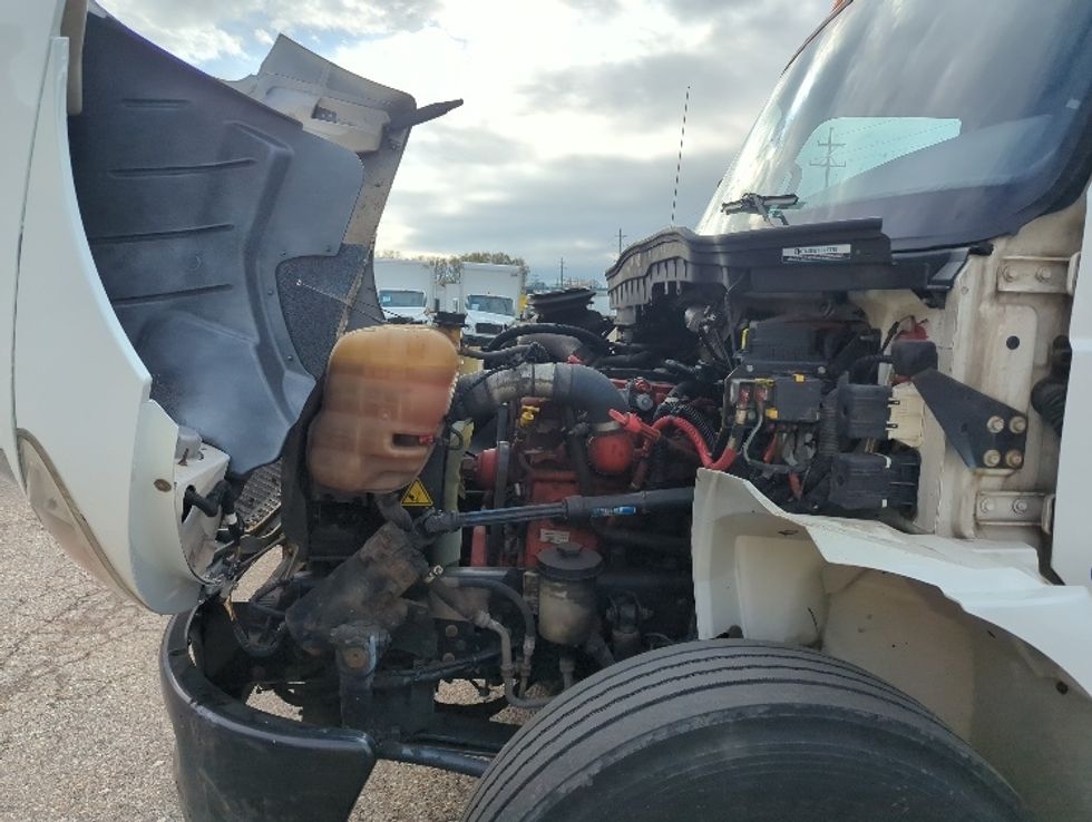 Medium Duty Box Truck-Light and Medium Duty Trucks-International-2019-MV607-Comstock Park-MI-341,060\n\t\tmiles-$ 20,500 - Image 24