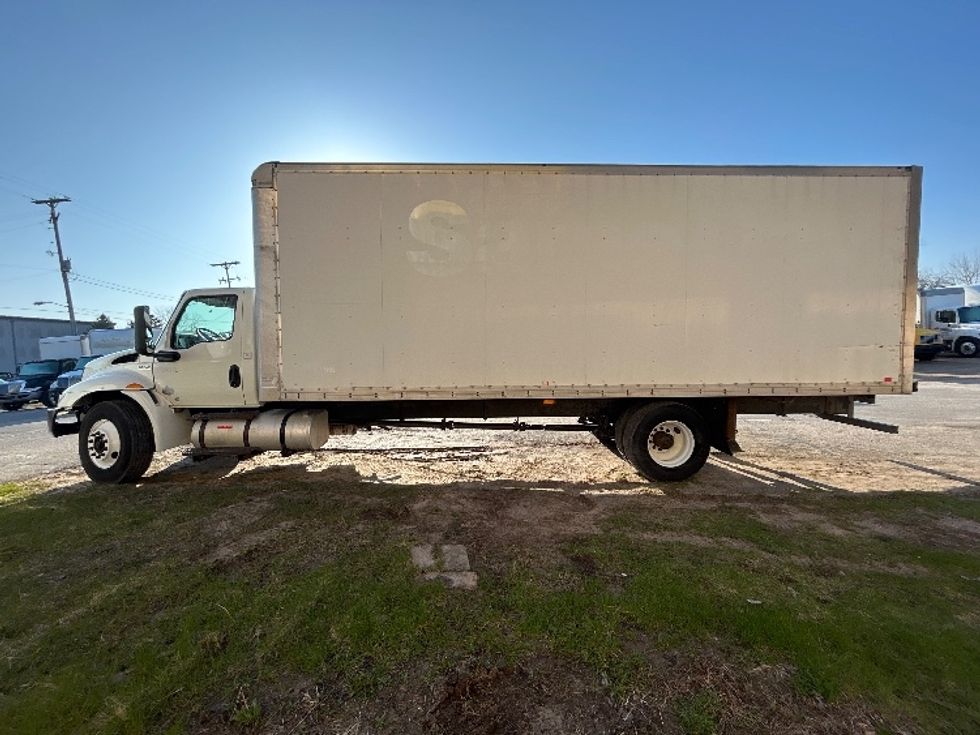 Medium Duty Box Truck-Light and Medium Duty Trucks-International-2019-MV607-Comstock Park-MI-347,195\n\t\tmiles-$ 20,500 - Image 4