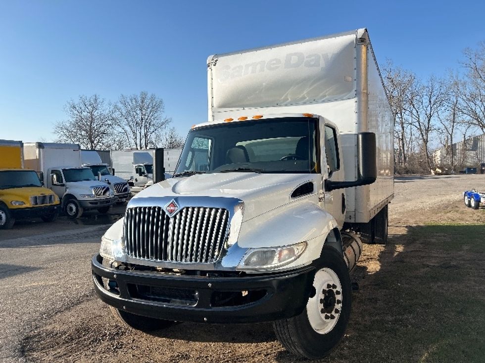Medium Duty Box Truck-Light and Medium Duty Trucks-International-2019-MV607-Comstock Park-MI-347,195\n\t\tmiles-$ 20,500 - Image 3