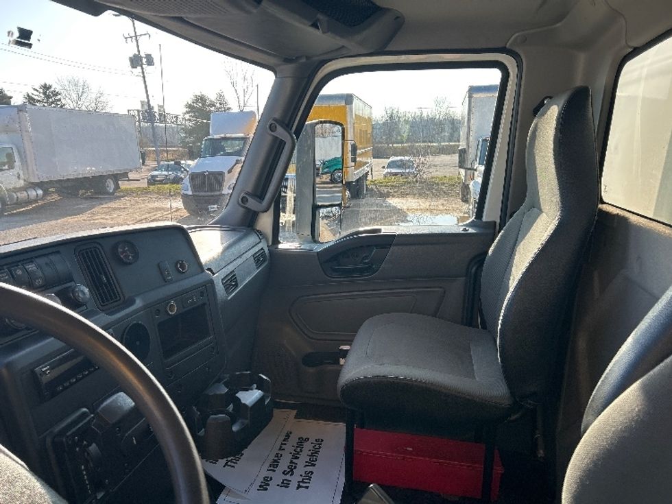 Medium Duty Box Truck-Light and Medium Duty Trucks-International-2019-MV607-Comstock Park-MI-347,195\n\t\tmiles-$ 20,500 - Image 19